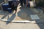 청량리역 인근 전통시장 일대 노후되고 포장면이 고르지 못한 보도.jpg