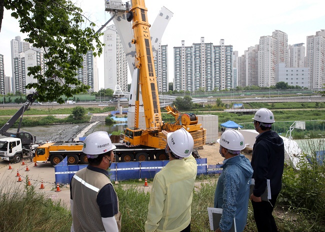 안양천 횡단보도교 공사현장 점검1.jpg