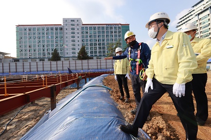 유성훈 구청장 장마대비 재난취약시설 안전점검(사진2).jpg