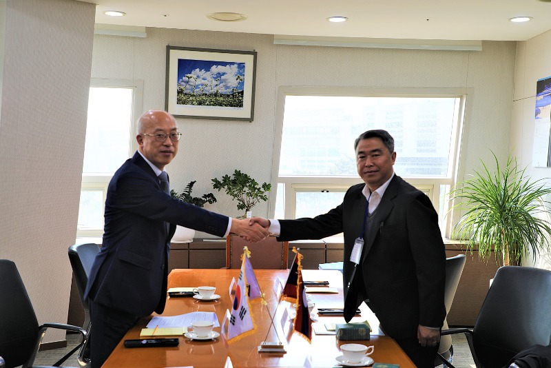 0220법제처 라오스 국립대학교 법정대학 학장, 법제처 방문 (1).JPG