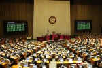 정부의 ‘청년 일자리·위기지역 대책’ 추가경정예산안이 21일 국회 본회의에서 통과됐다.